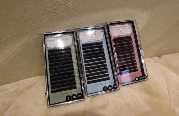 印西市のマツエクで1本からでもリペアができる美容室です。