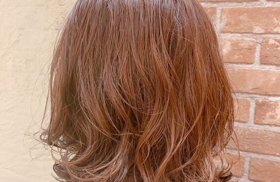 印西牧の原駅の近くの美容院はパーマを得意としています。