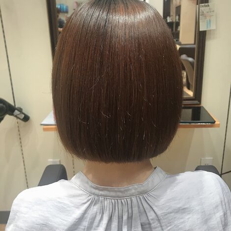 女性の縮毛矯正